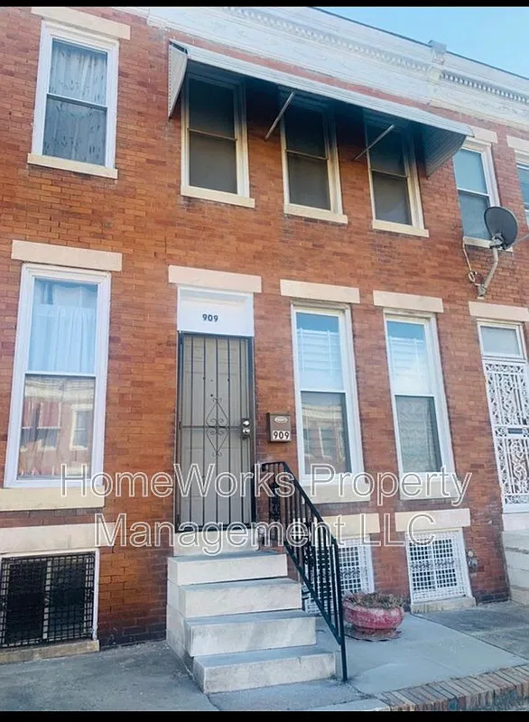 3 bed, 1.0 bath, 1215 sqft, $1,395 — Photo 1