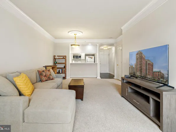 901 N Monroe St APT 913, Arlington, VA 22201