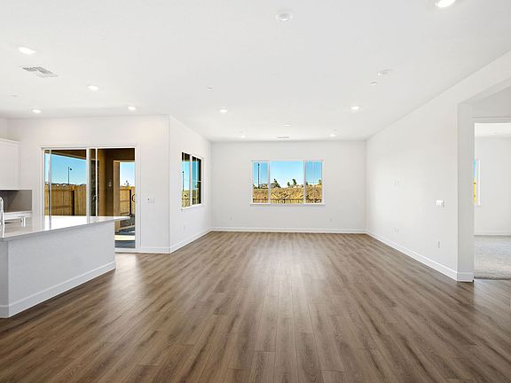 3rd image of 3237 Parkland Ct