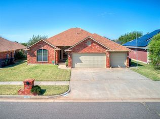 9301 Winfield Ln, Moore, OK 73160