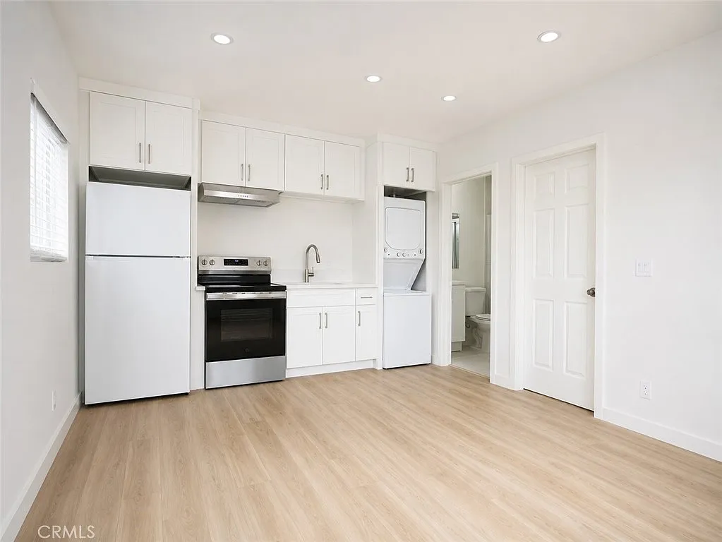 1 bed, 426 sqft, $2,200 — Photo 2