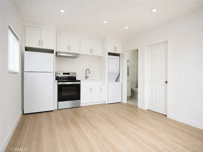 7649 Paso Robles Ave — Photo 2