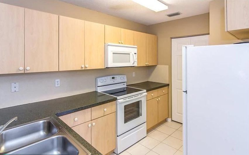 1st image of 4913 Spinnaker Dr