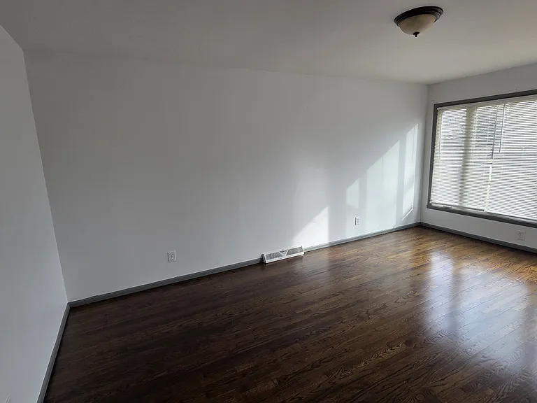 7402 W Thurston Ave — Photo 3
