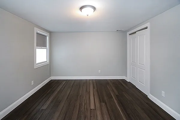 335 Gillette St — Photo 10