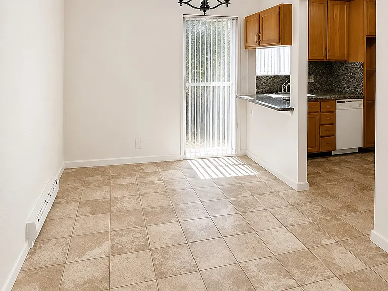 Carlmont Heights Apartments — Photo 9