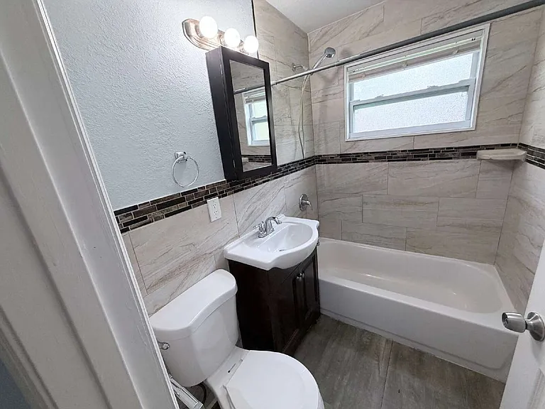 815 N Davis Ave — Photo 11