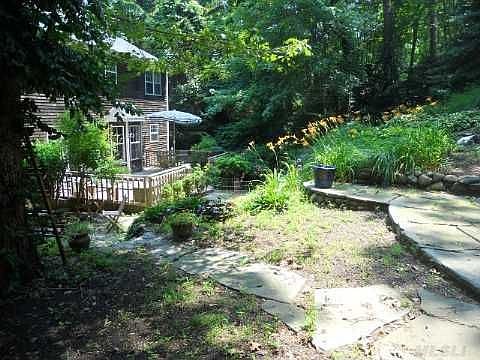 4th image of 16 Bennett Ln