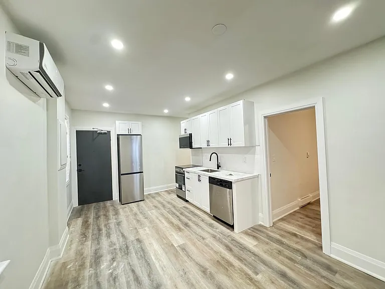 656 Main St E #5 — Photo 9