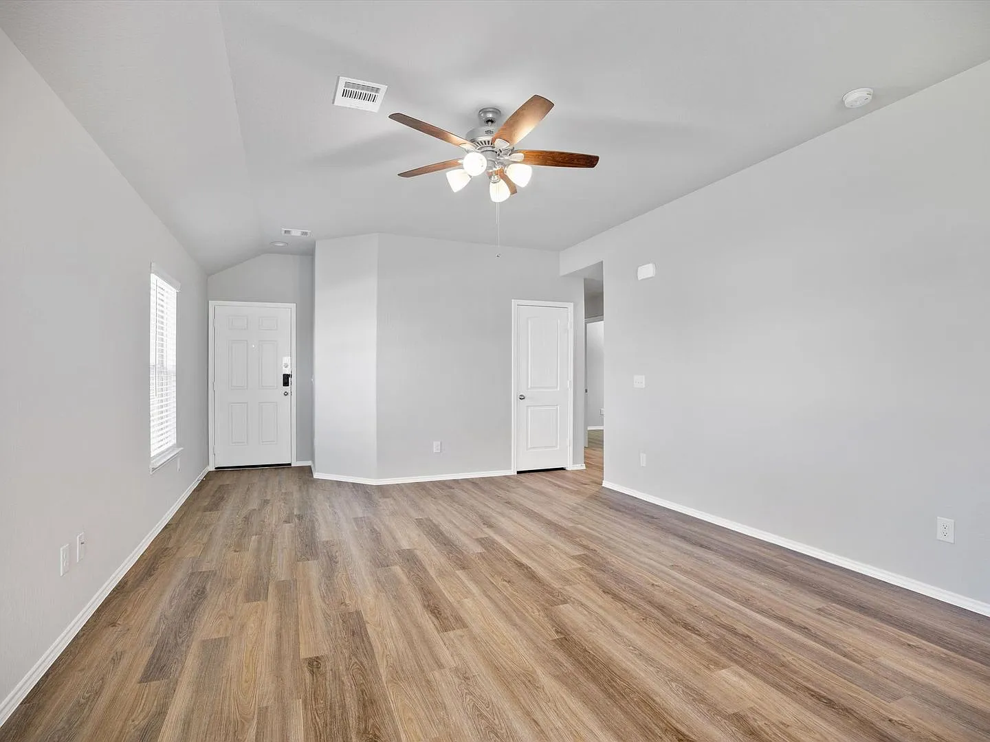 Now Available! Spacious 3-Bedroom, 2-Bath Home with a Privacy-Fenced Backyard in Magnolia Springs — Photo 4