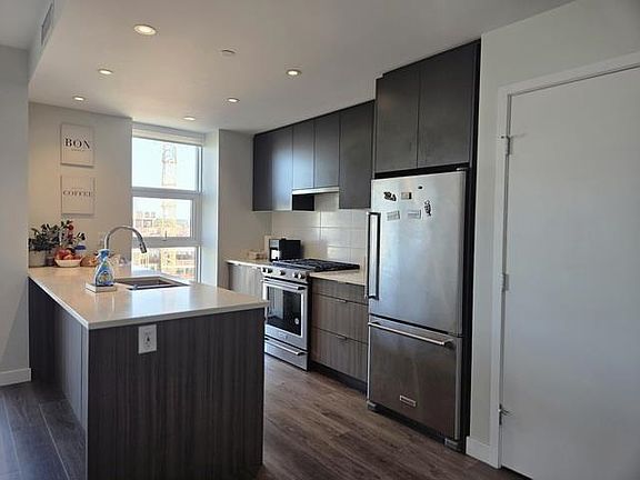 5th image of 3430 E Kent Ave S #907
