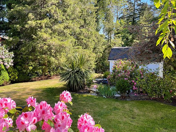 4th image of 1050 151st Ave SE