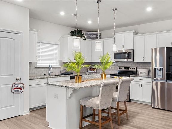 4th image of 3 Joplin St NE