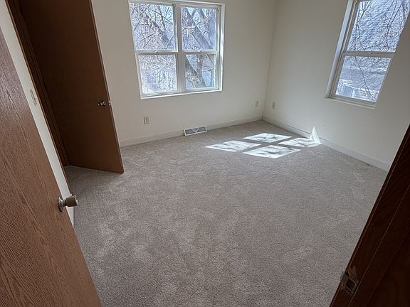 5th image of 722 Crooks St