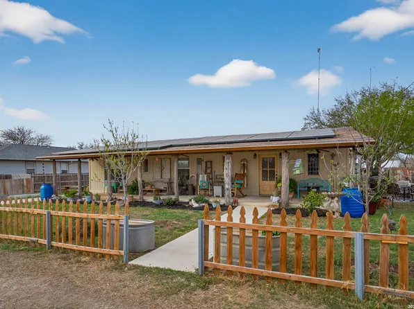 405 Coughran, Pleasanton, TX 78064