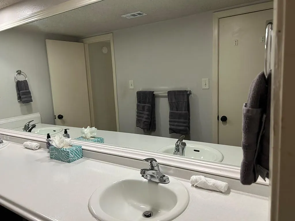 3 bed, 2.0 bath, 1418 sqft, $996 — Photo 3
