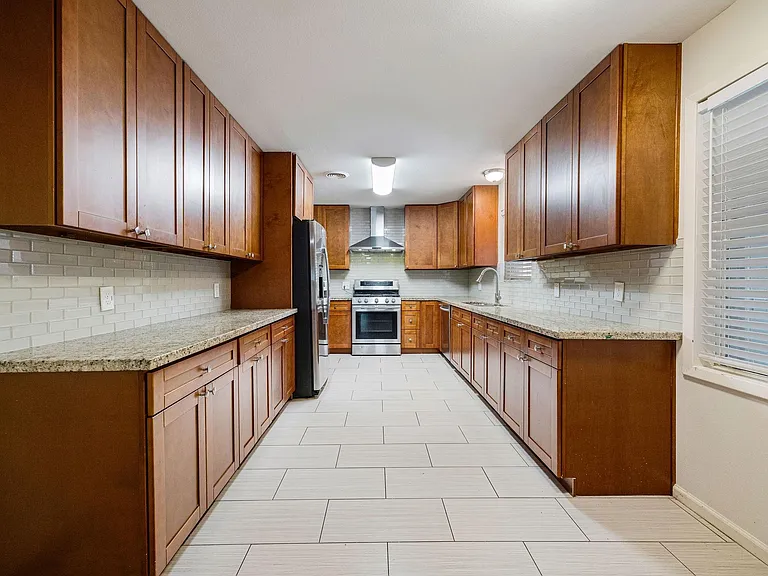 5554 Beechnut St — Photo 4