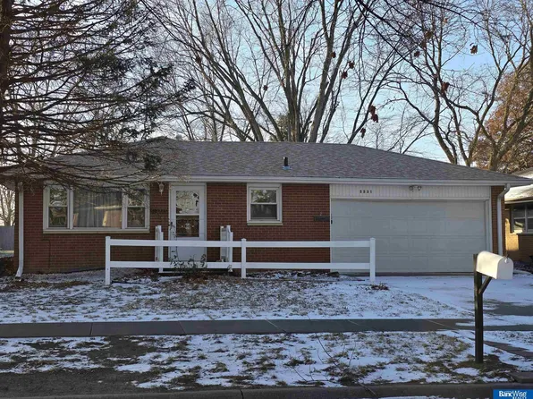 5531 Locust St, Lincoln, NE 68516