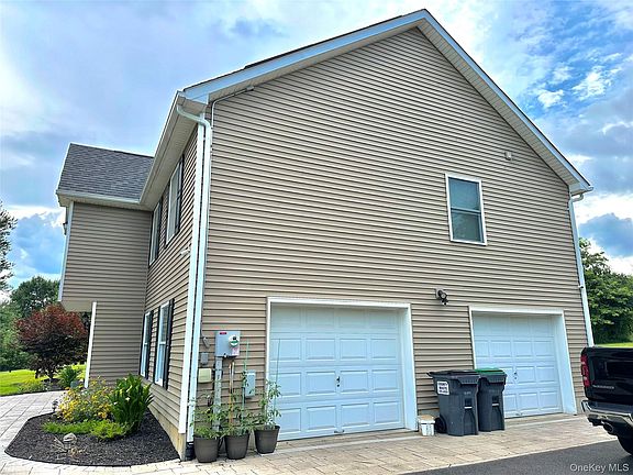 4th image of 1091 Ridgebury Road