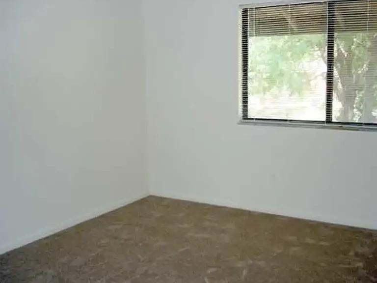 Ebonhurst Apartments — Photo 16