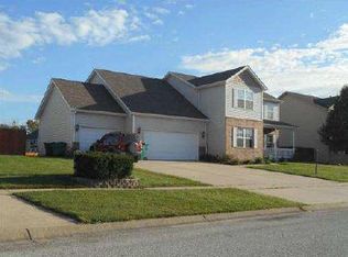 212 Golden Eagle Dr, Valparaiso, IN 46385