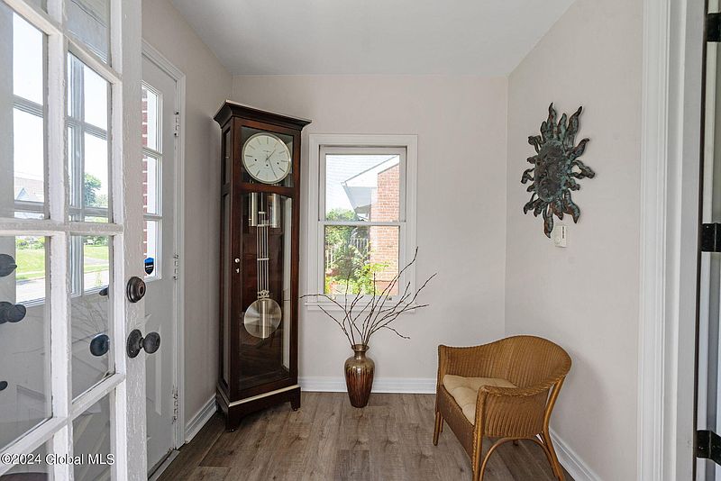 4th image of 113 Fleetwood Avenue