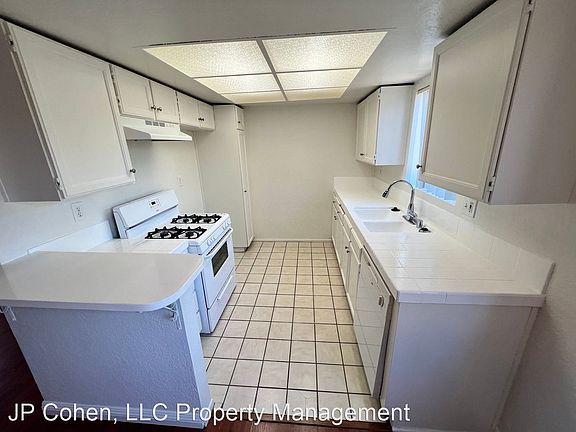 4th image of 18144 Burbank Blvd Unit 208