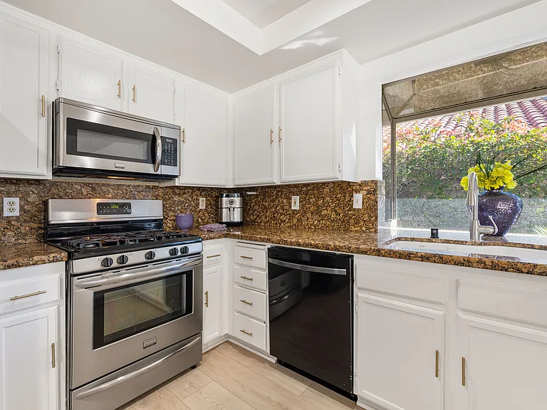 E Francis Dr — Photo 9