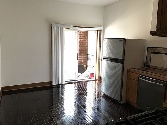 5th image of 914 N Damen Ave APT 1R