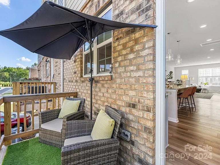 10118 Hemingway Pl — Photo 40