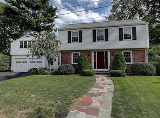 45 Mayfair Dr, Rumford, RI 02916