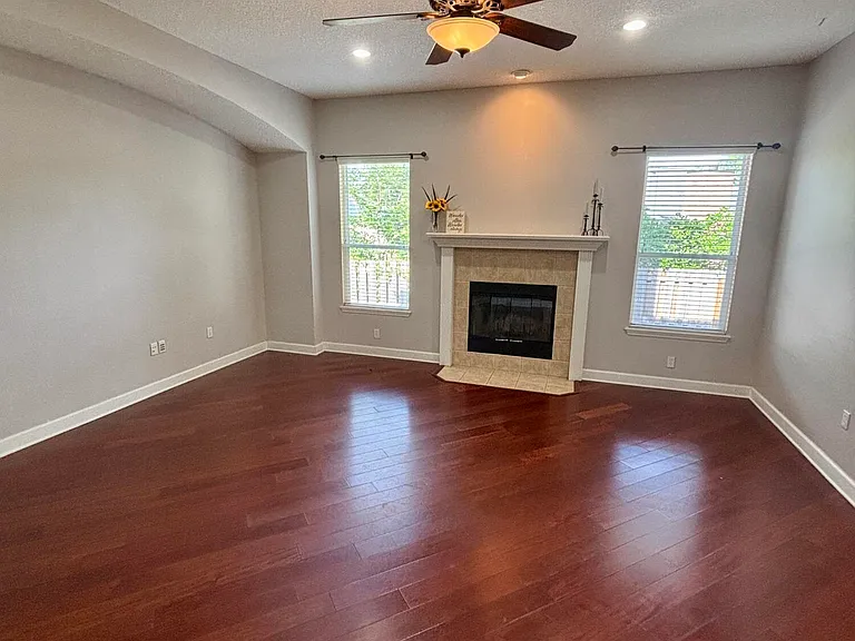 11827 Crusselle Dr — Photo 15