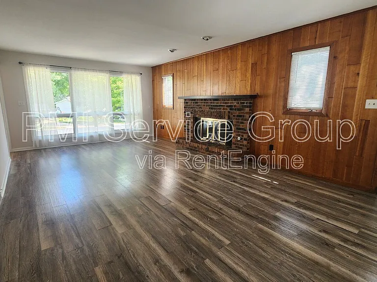 229 Hickory St — Photo 8