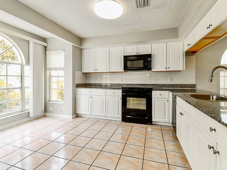 7921 Hathaway Dr — Photo 7
