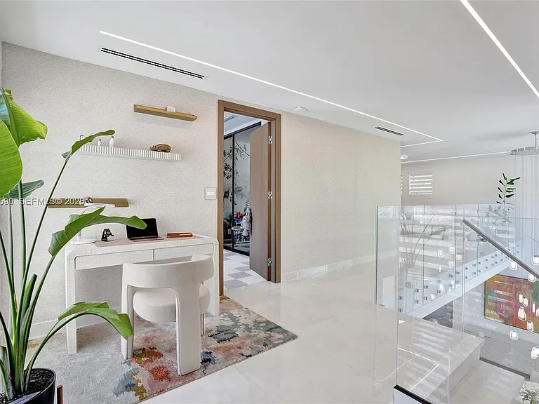 20824 NE 37th Ave — Photo 34