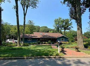 1 Ridge Rd, Cold Spring Harbor, NY 11724