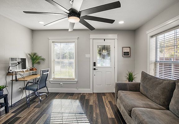 3rd image of 609 W Page Ave #611