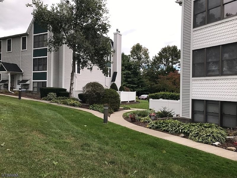 1st image of 78 Burlington Ct