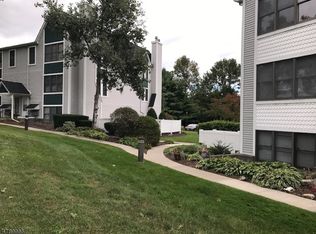 78 Burlington Ct, Hamburg, NJ 07419