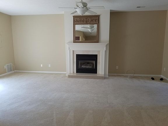 3rd image of 3905 Cromwell Ln