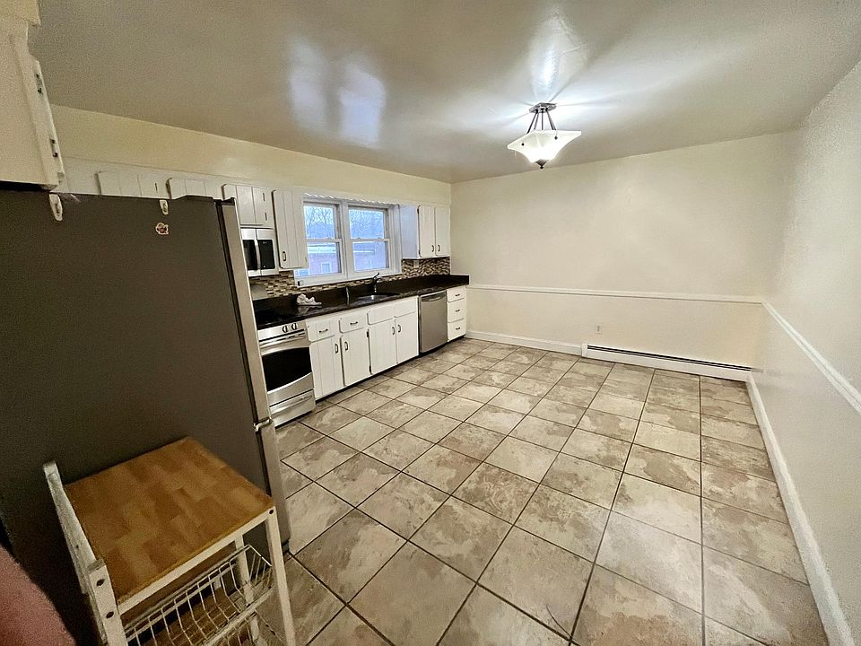 1st image of 49 Bennett Ave #1