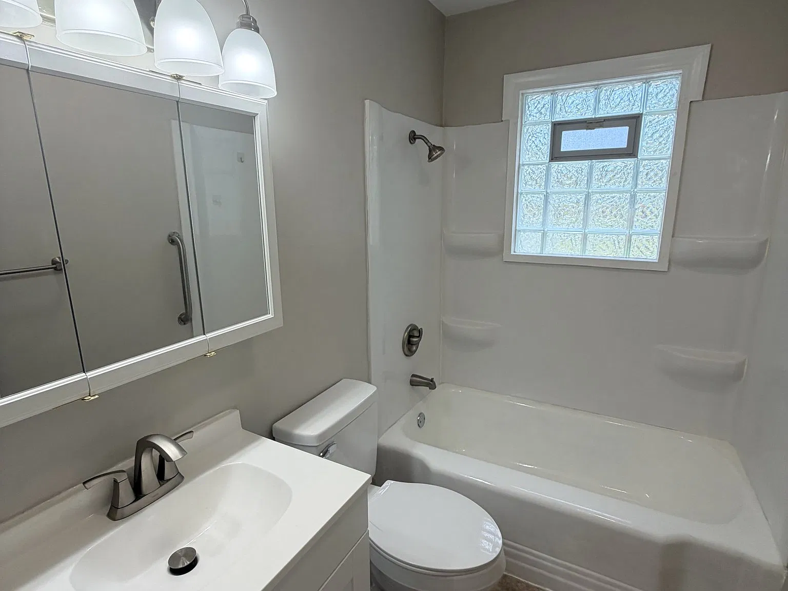 4 bed, 1350 sqft, $1,325 — Photo 3