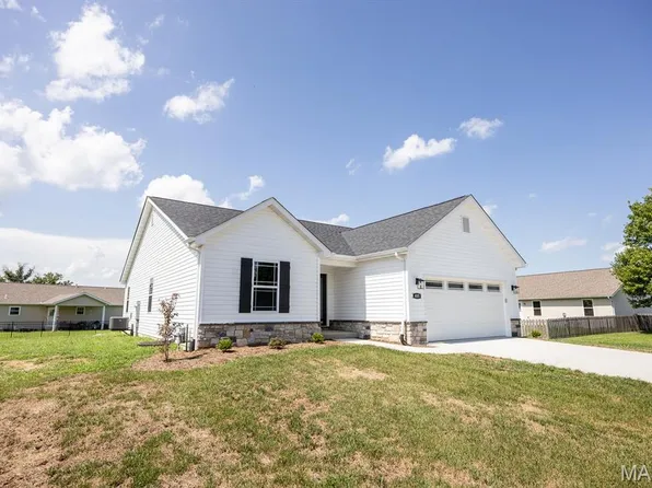 10908 Fallowfield Dr, Lebanon, IL 62254