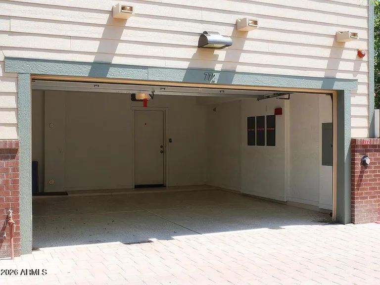 772 S Beck Ave — Photo 14