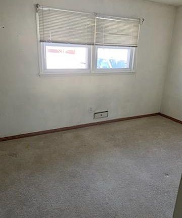 3rd image of 3 Knob Hill Dr