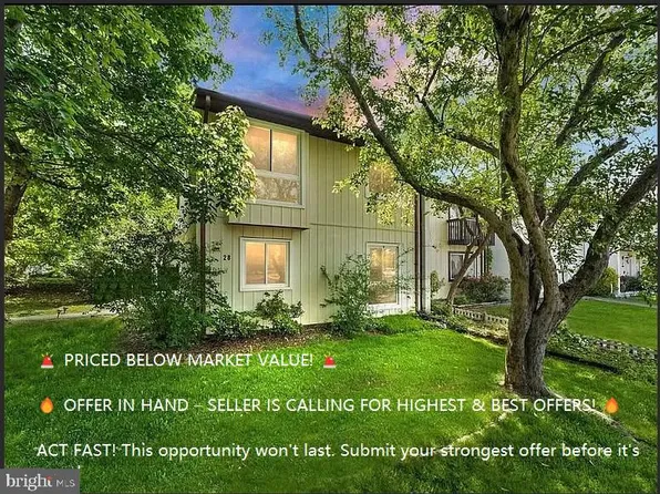 28 Howard Pl, Sterling, VA 20164