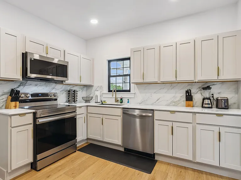 1433 Olivewood Ave — Photo 19