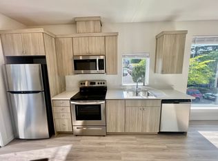Vibrant Studio Apartment - Belmont St, Portland, OR 97215