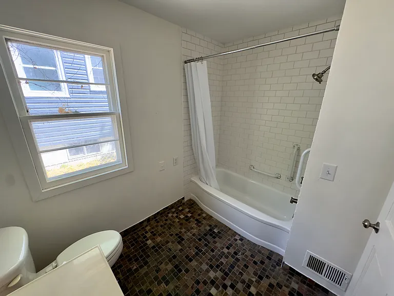Full Bathroom #1