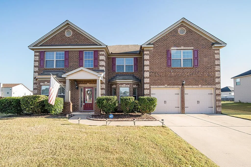 5 bed, 4.0 bath, 4272 sqft, $2,500 — Photo 1